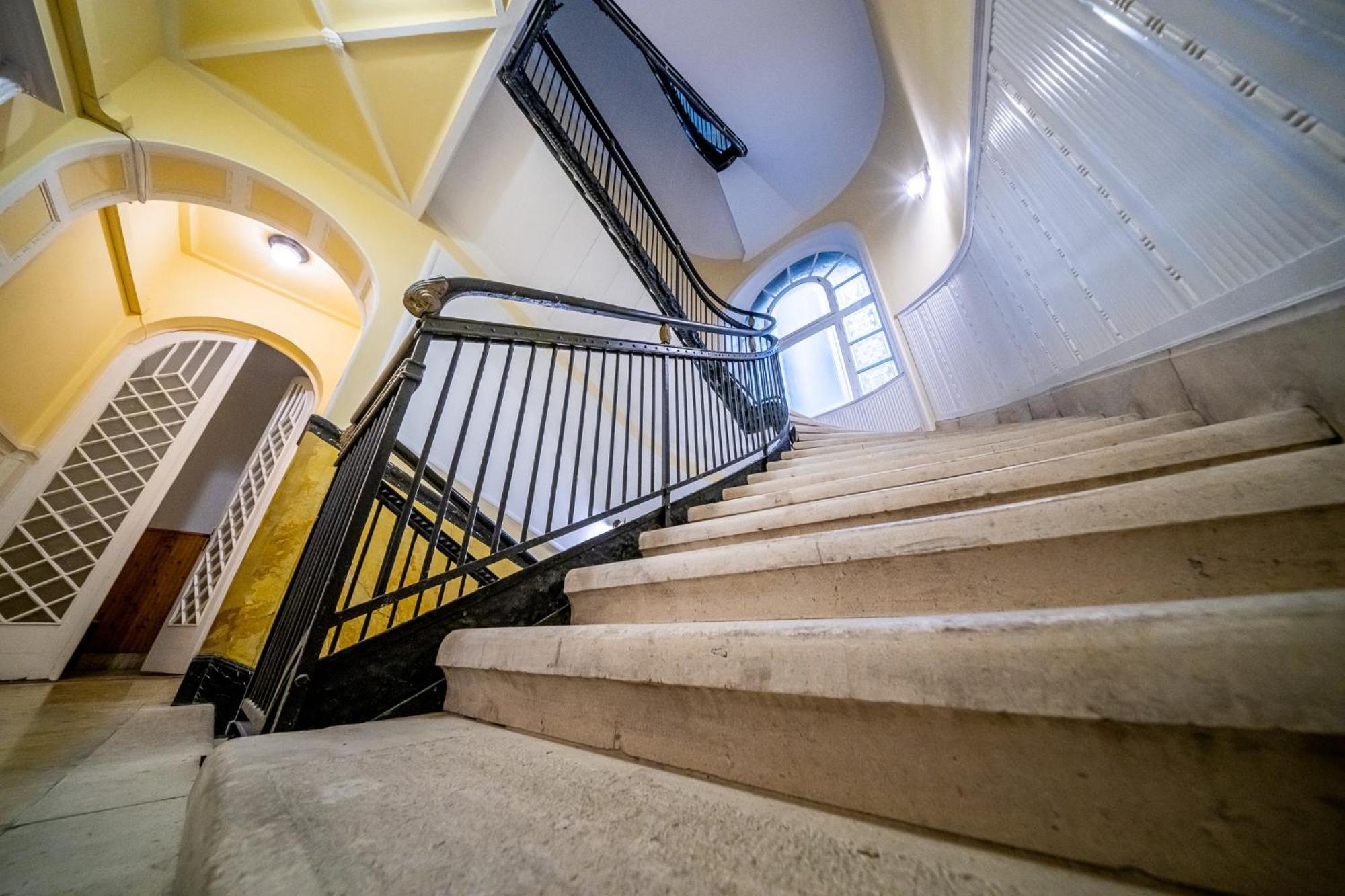 Budapest Riverfront Apartment — Photos 1